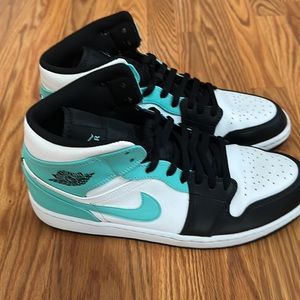 Jordan 1 mid Tropical Twist